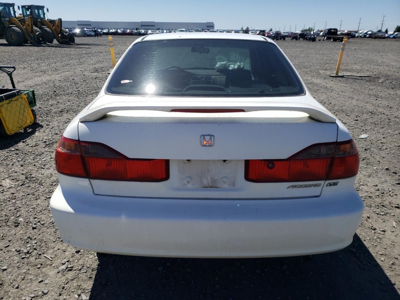 1HGCG164XYA035483 2000 Honda Accord Lx