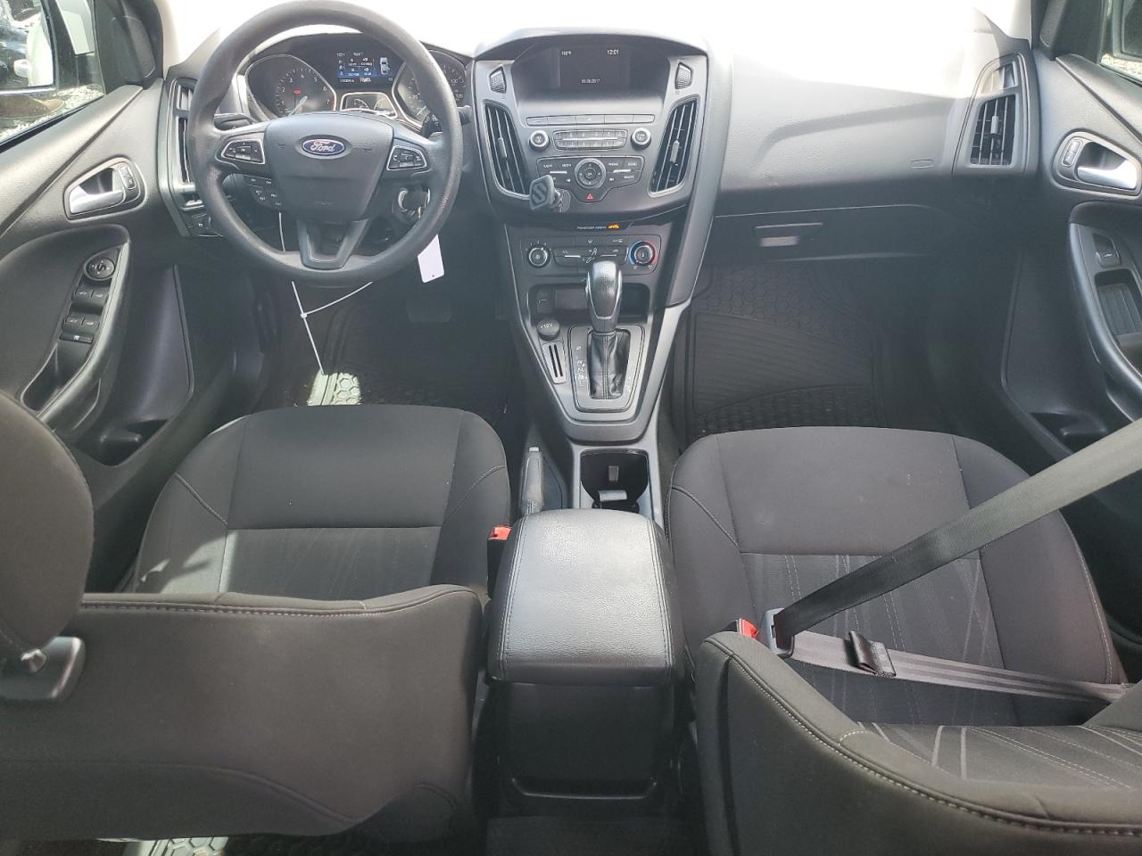 2018 Ford Focus Se vin: 1FADP3F23JL201968