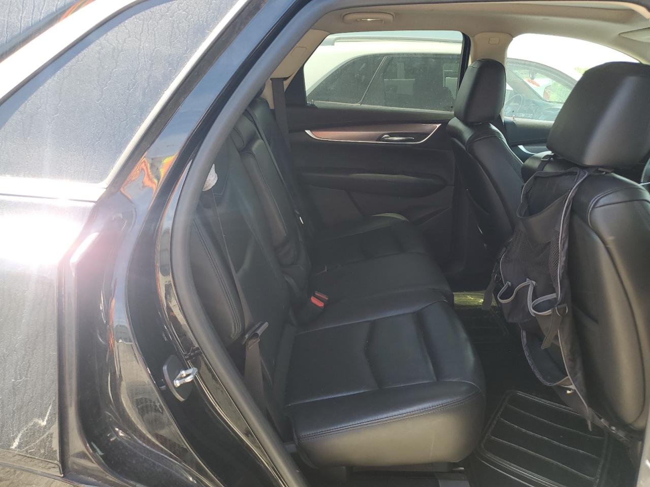1GYKNBRS8HZ220319 2017 Cadillac Xt5 Luxury