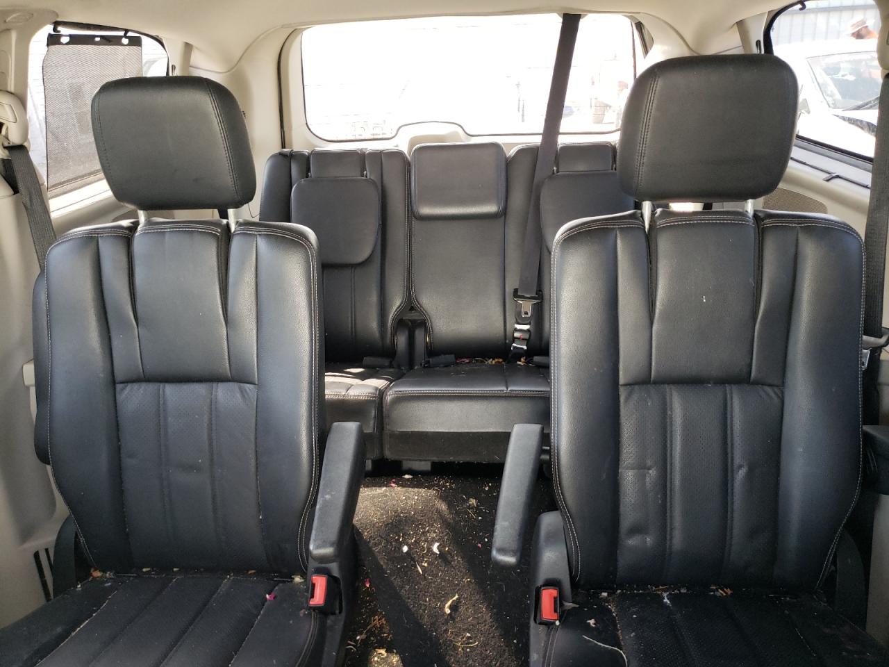 2A4RR8DG6BR712082 2011 Chrysler Town & Country Touring L