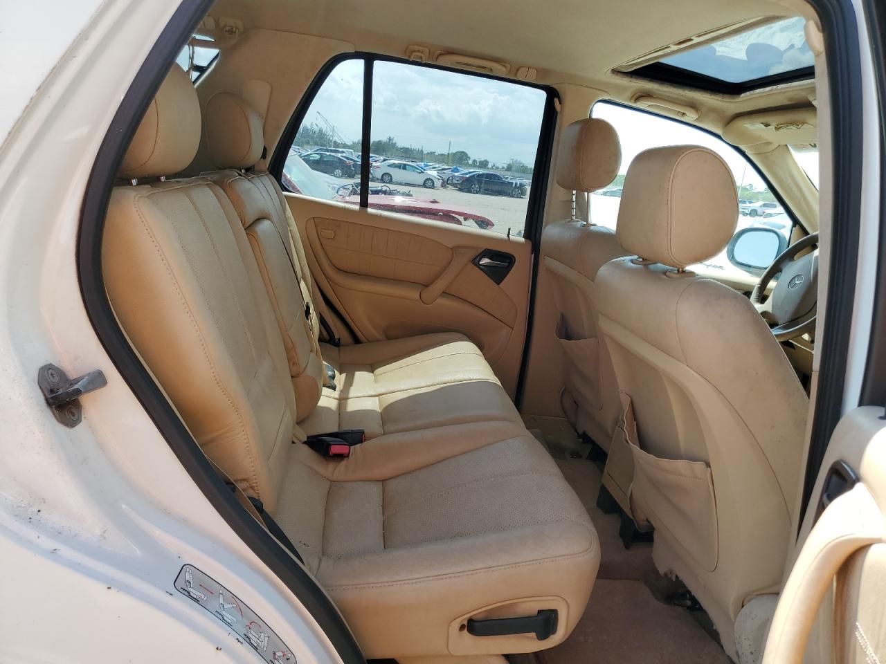 4JGAB54EXYA209331 2000 Mercedes-Benz Ml 320