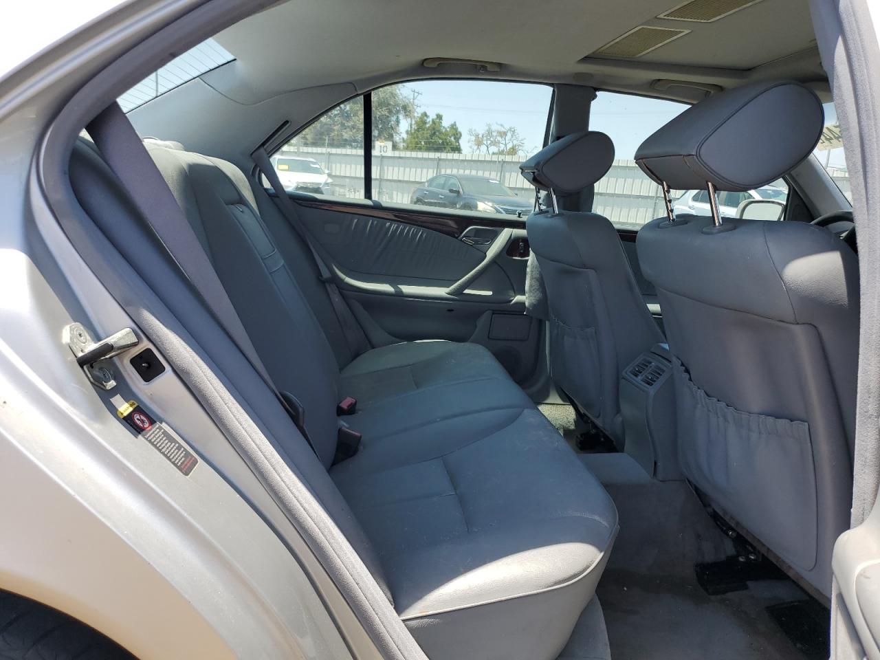 WDBJF65J41B272210 2001 Mercedes-Benz E 320