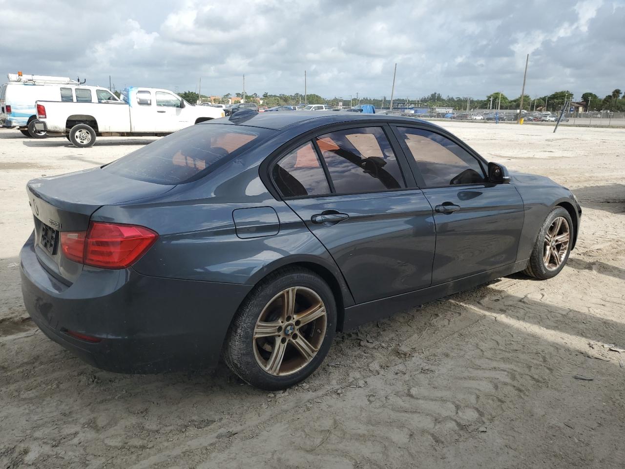 2014 BMW 328 Xi Sulev vin: WBA3B5G55ENS10610