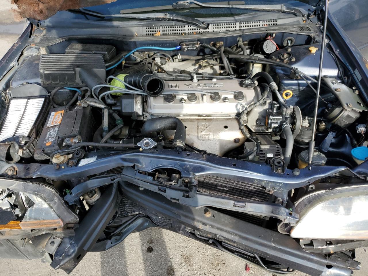 1HGCG5640YA104611 2000 Honda Accord Lx