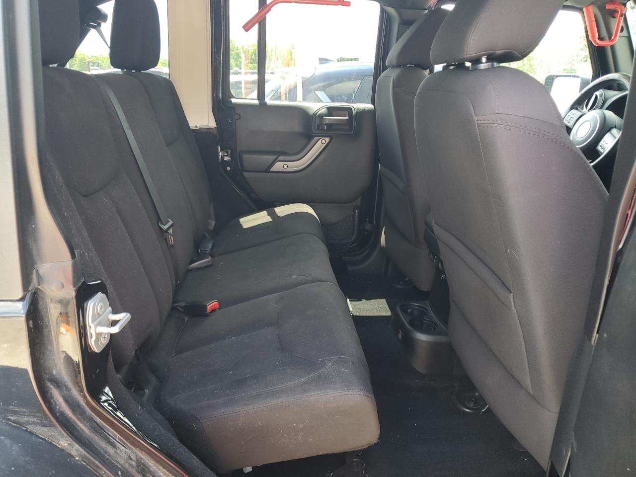 1C4BJWDG2FL518473 2015 Jeep Wrangler Unlimited Sport