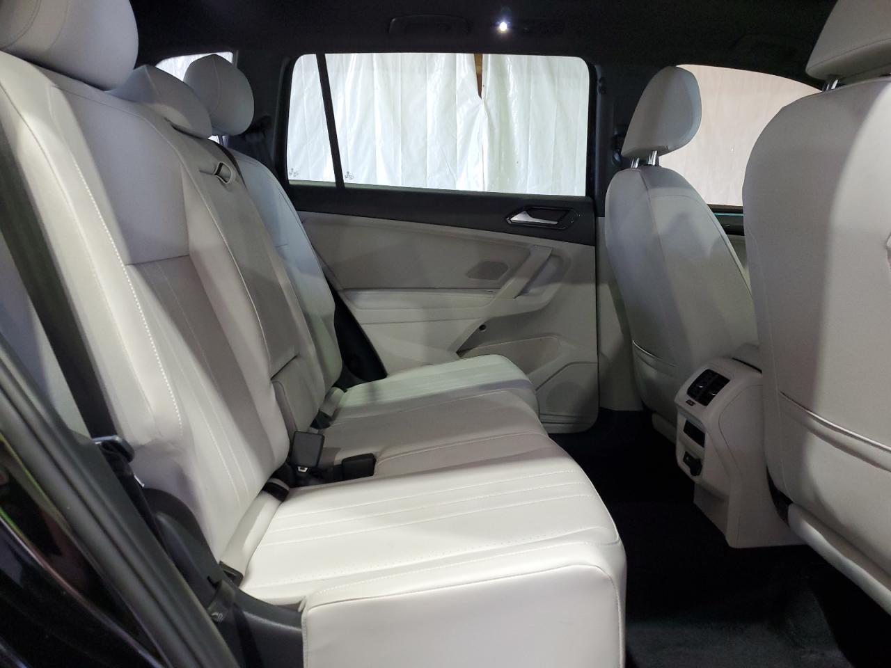 3VV8B7AX0NM095117 2022 Volkswagen Tiguan Se R-Line Black