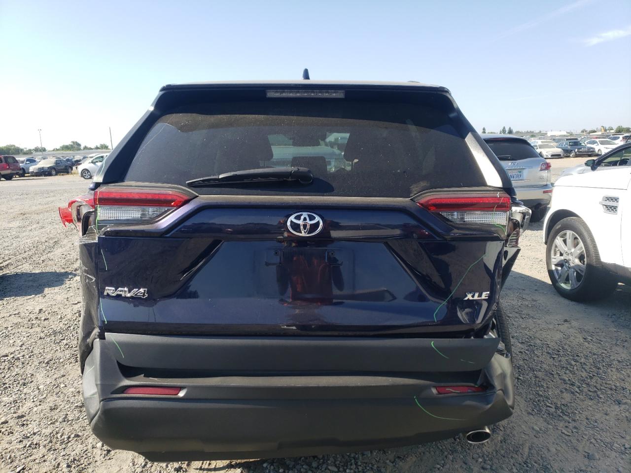 2T3W1RFV4MW174458 2021 Toyota Rav4 Xle