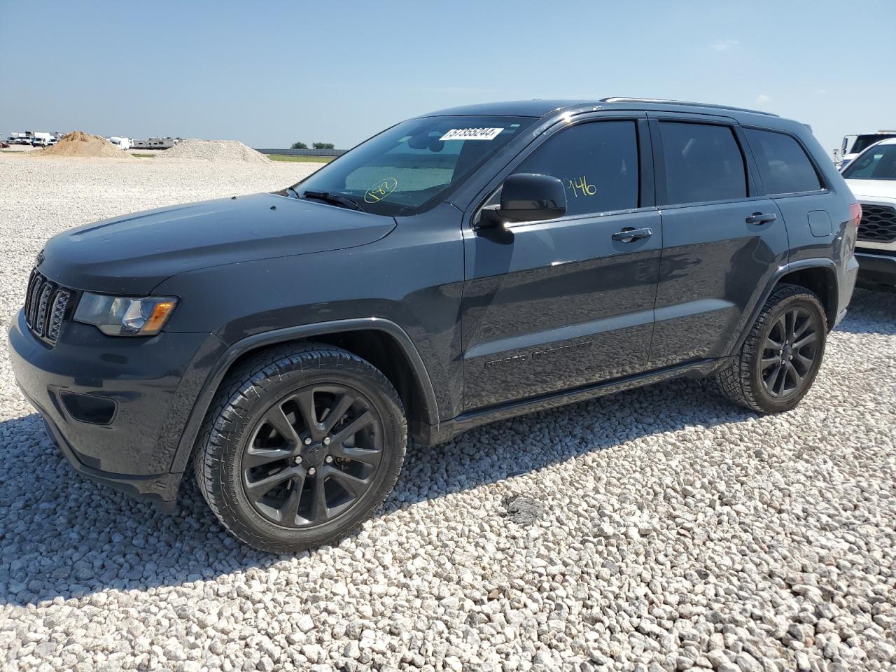 1C4RJEAGXHC915851 2017 Jeep Grand Cherokee Laredo