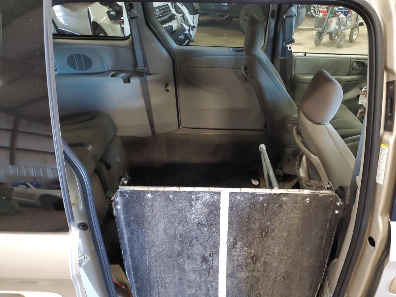 2D4GP44L95R239830 2005 Dodge Grand Caravan Sxt