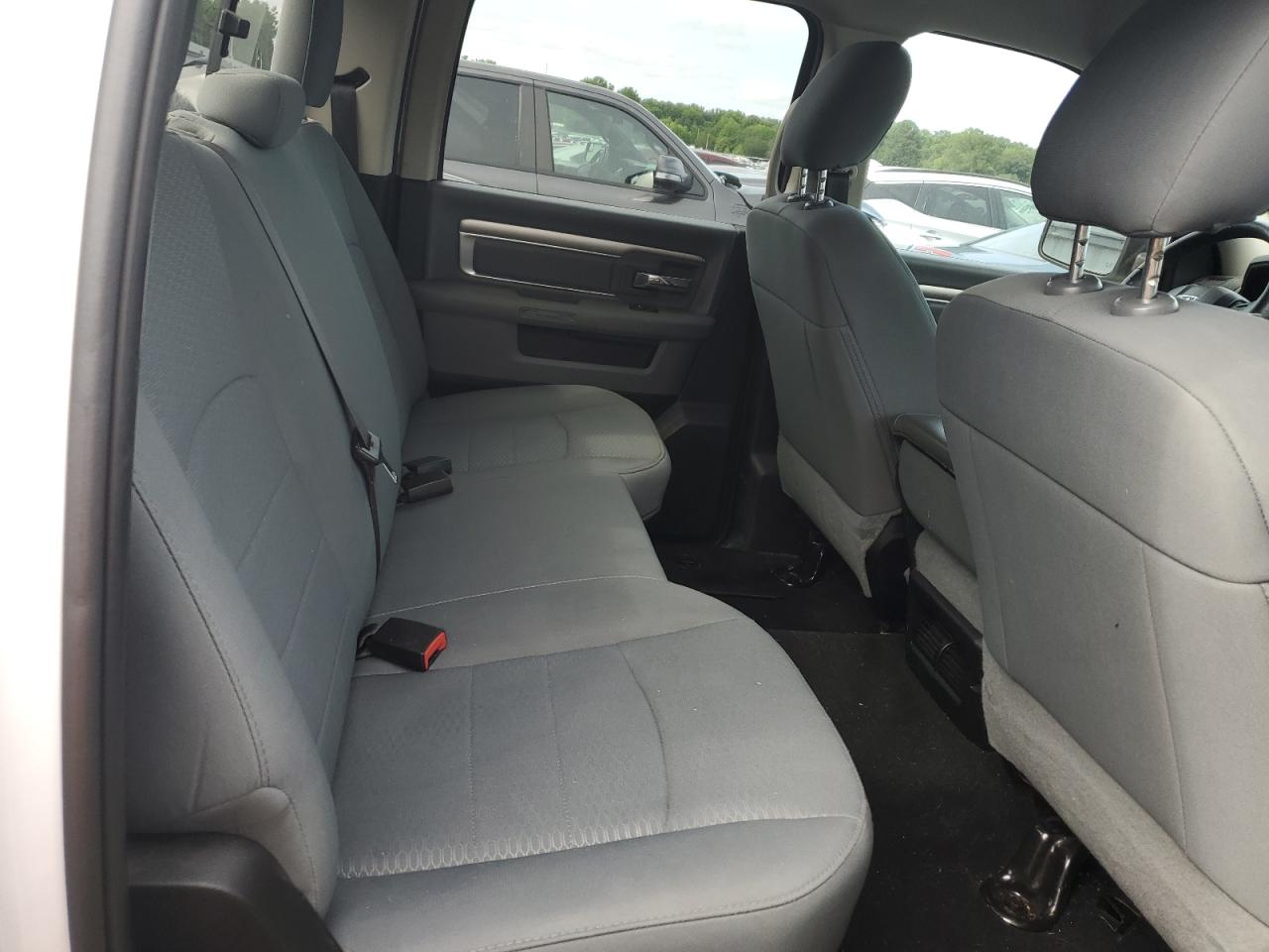 1C6RR7TTXKS696599 2019 Ram 1500 Classic Slt