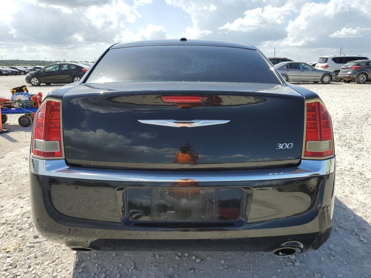 2C3CCAAGXEH119011 2014 Chrysler 300