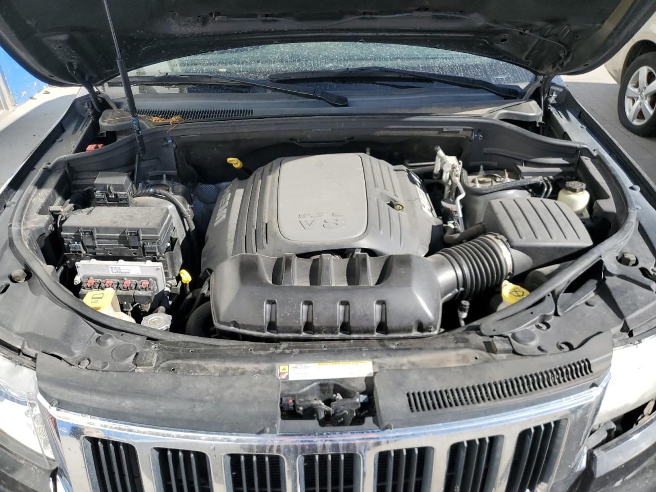 1J4RR4GT7BC569718 2011 Jeep Grand Cherokee Laredo