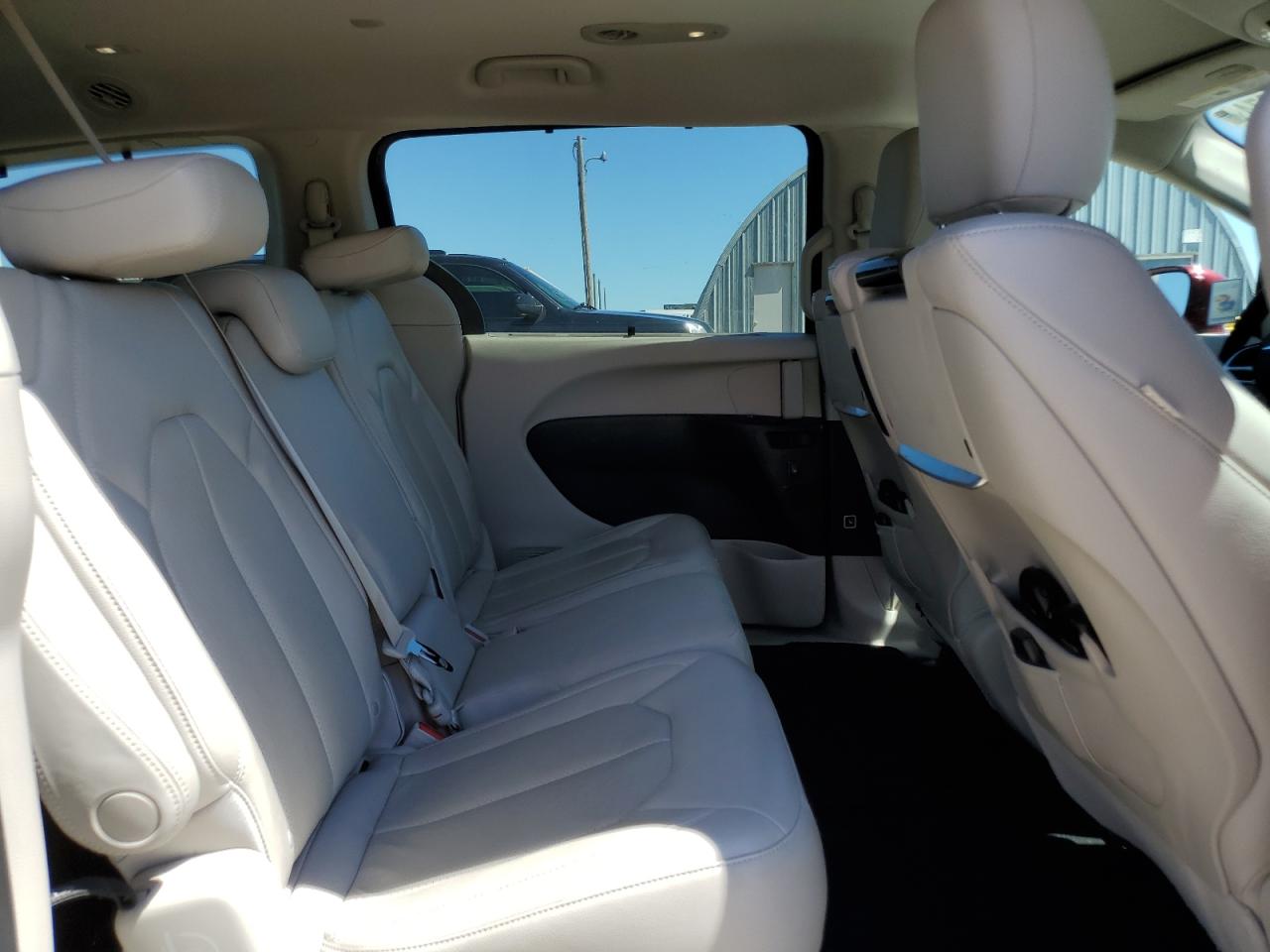 2C4RC1EG7HR511197 2017 Chrysler Pacifica Touring L Plus