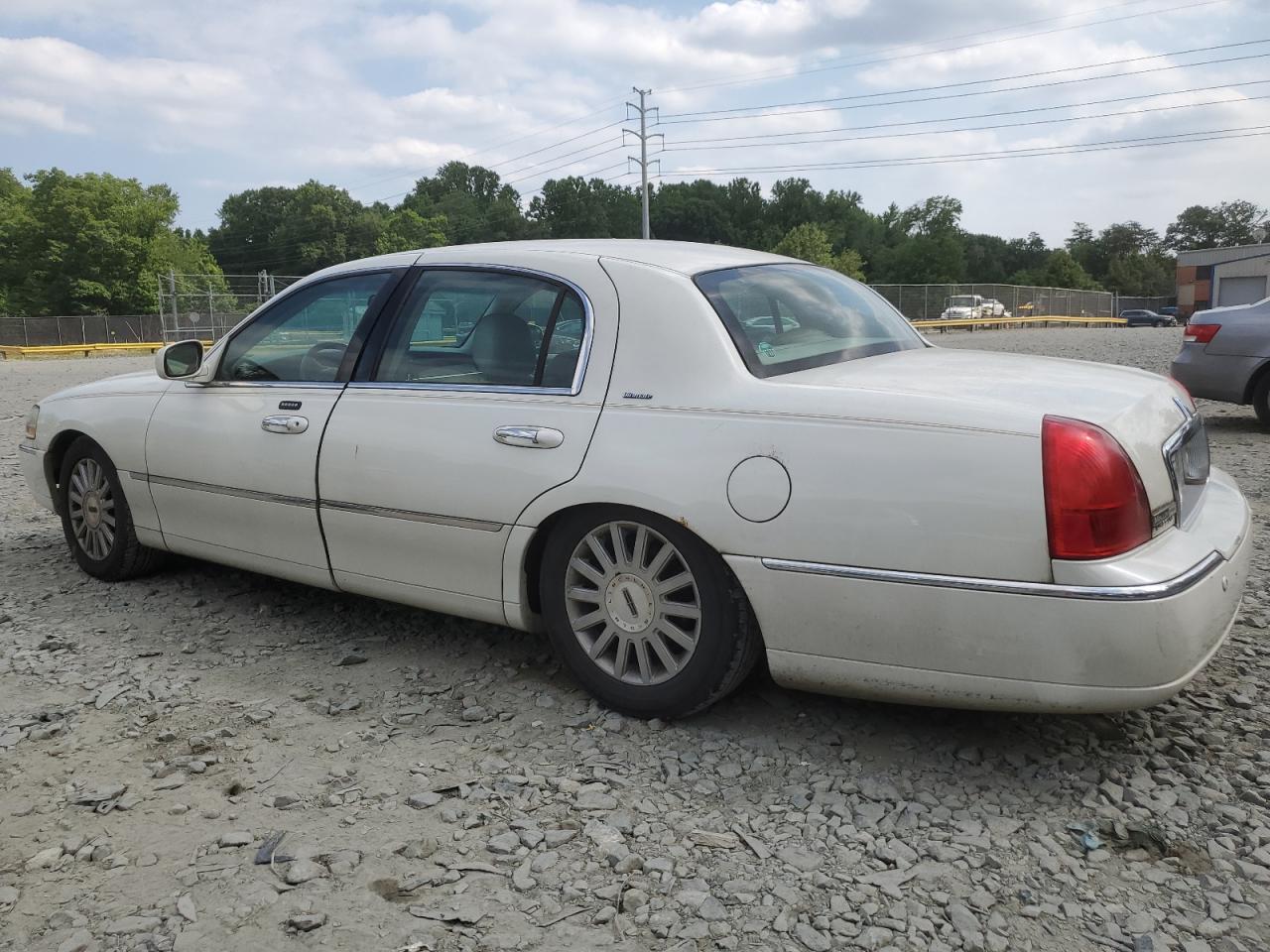 1LNHM83W64Y668216 2004 Lincoln Town Car Ultimate