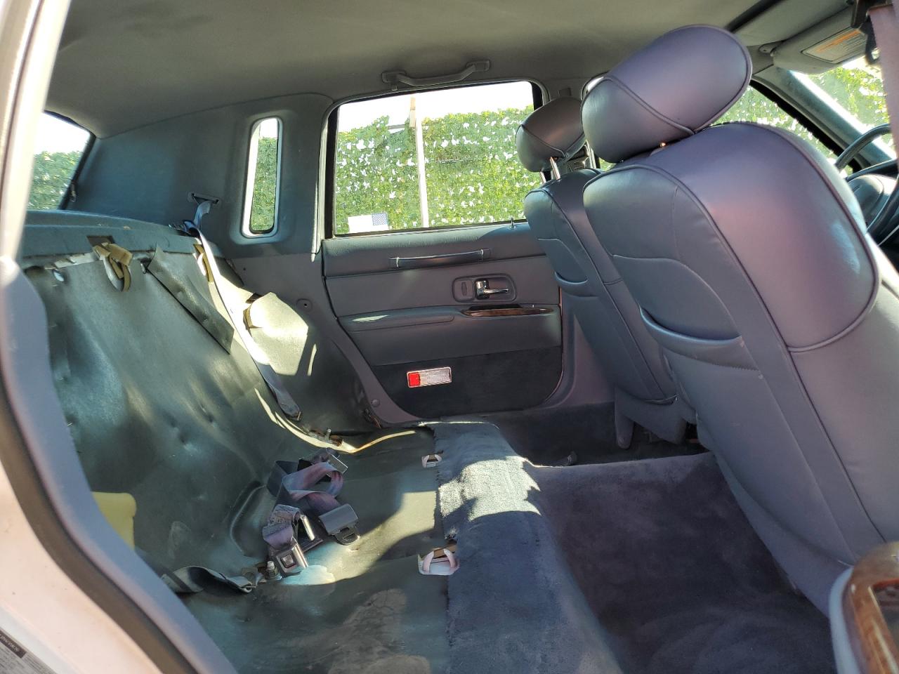 1LNLM81W2VY649130 1997 Lincoln Town Car Executive