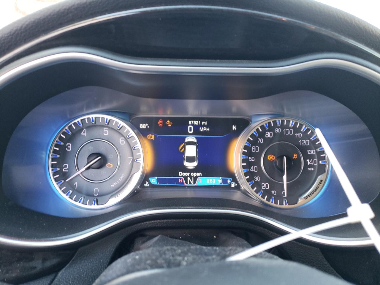 1C3CCCEG0GN105537 2016 Chrysler 200 C