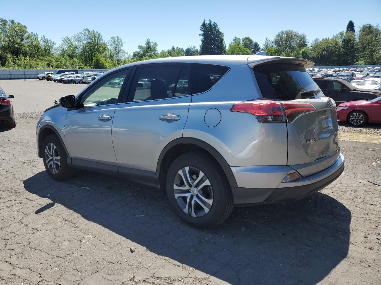 2018 Toyota Rav4 Le vin: JTMZFREVXJJ161935