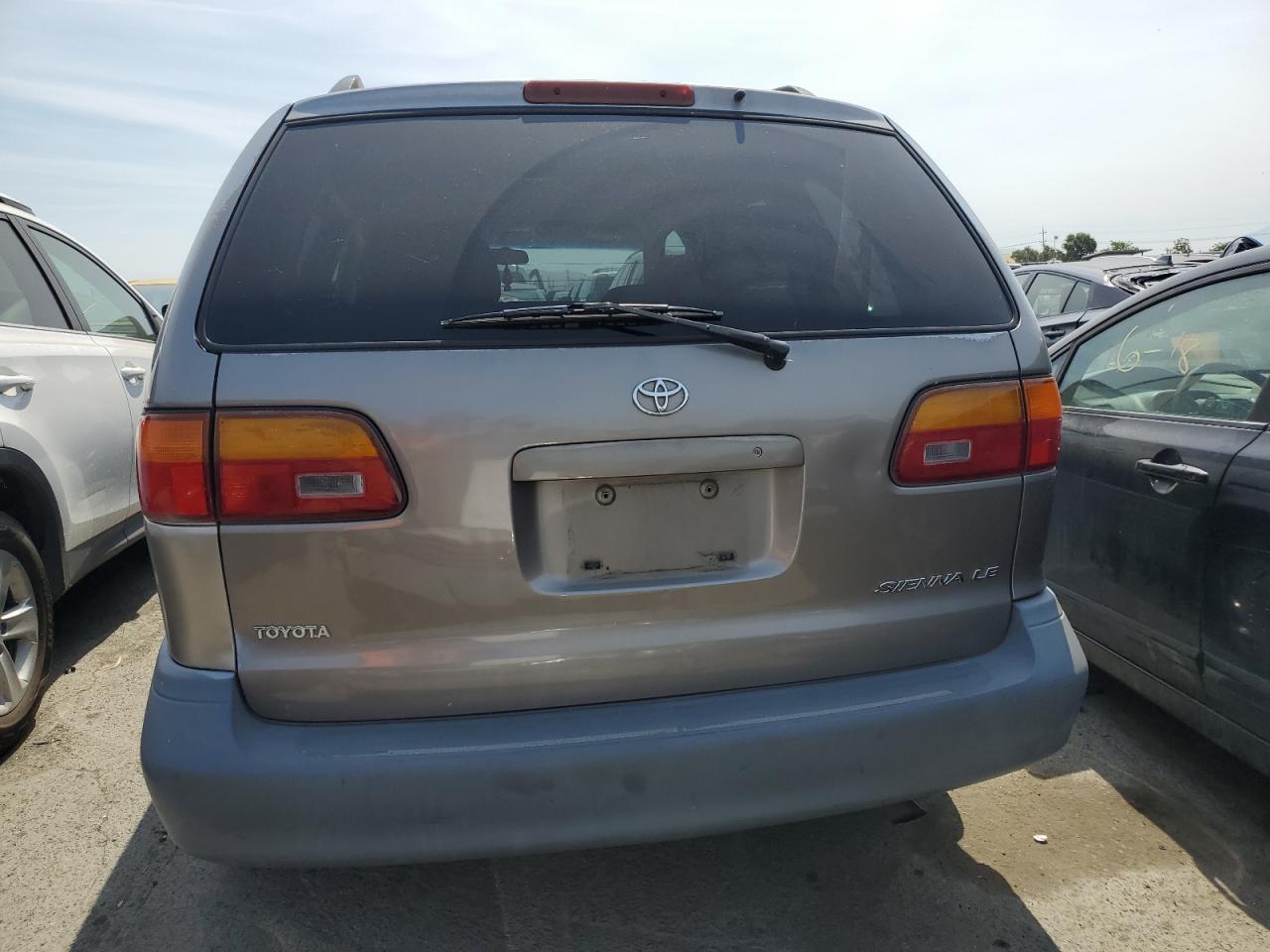 4T3ZF13C9XU112853 1999 Toyota Sienna Le