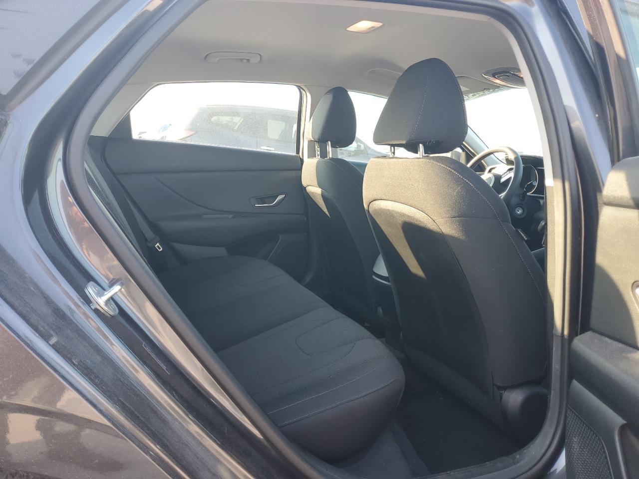 5NPLL4AG7NH078048 2022 Hyundai Elantra Se