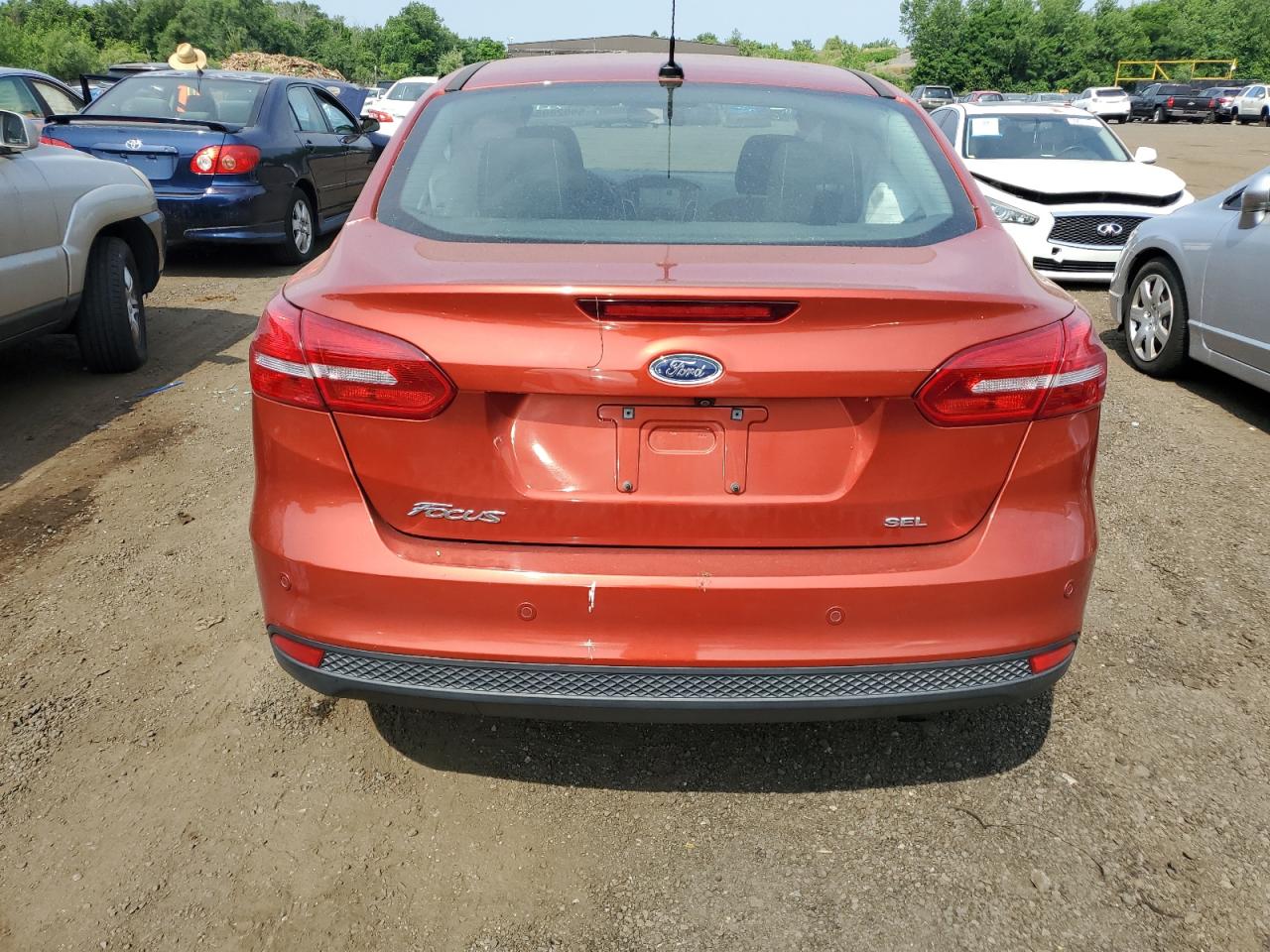 2018 Ford Focus Sel vin: 1FADP3H28JL267462