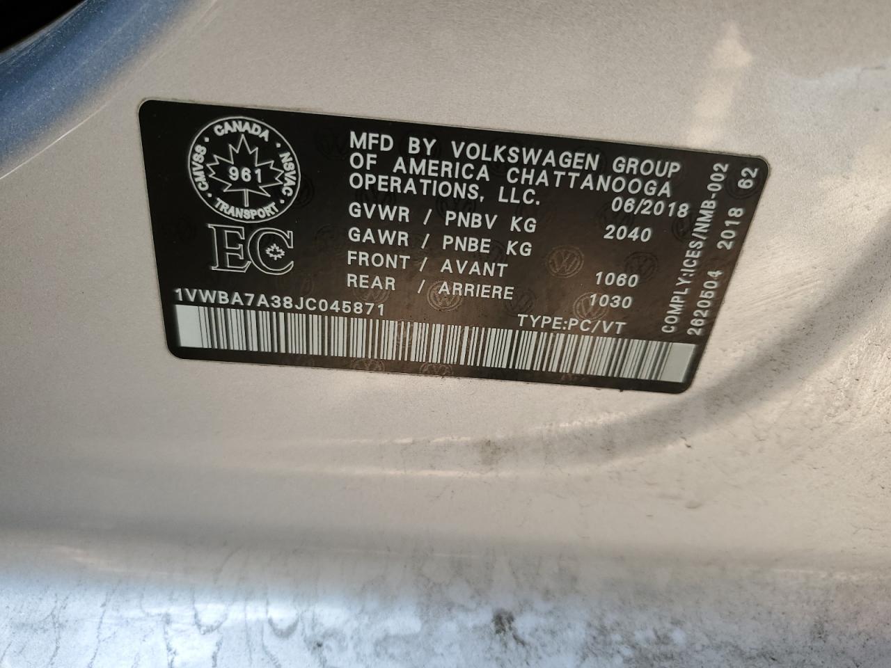 1VWBA7A38JC045871 2018 Volkswagen Passat Se