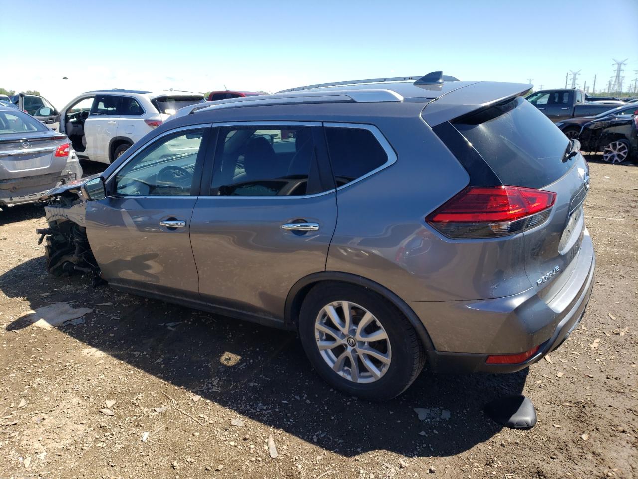 KNMAT2MV9HP521105 NISSAN ROGUE 2017