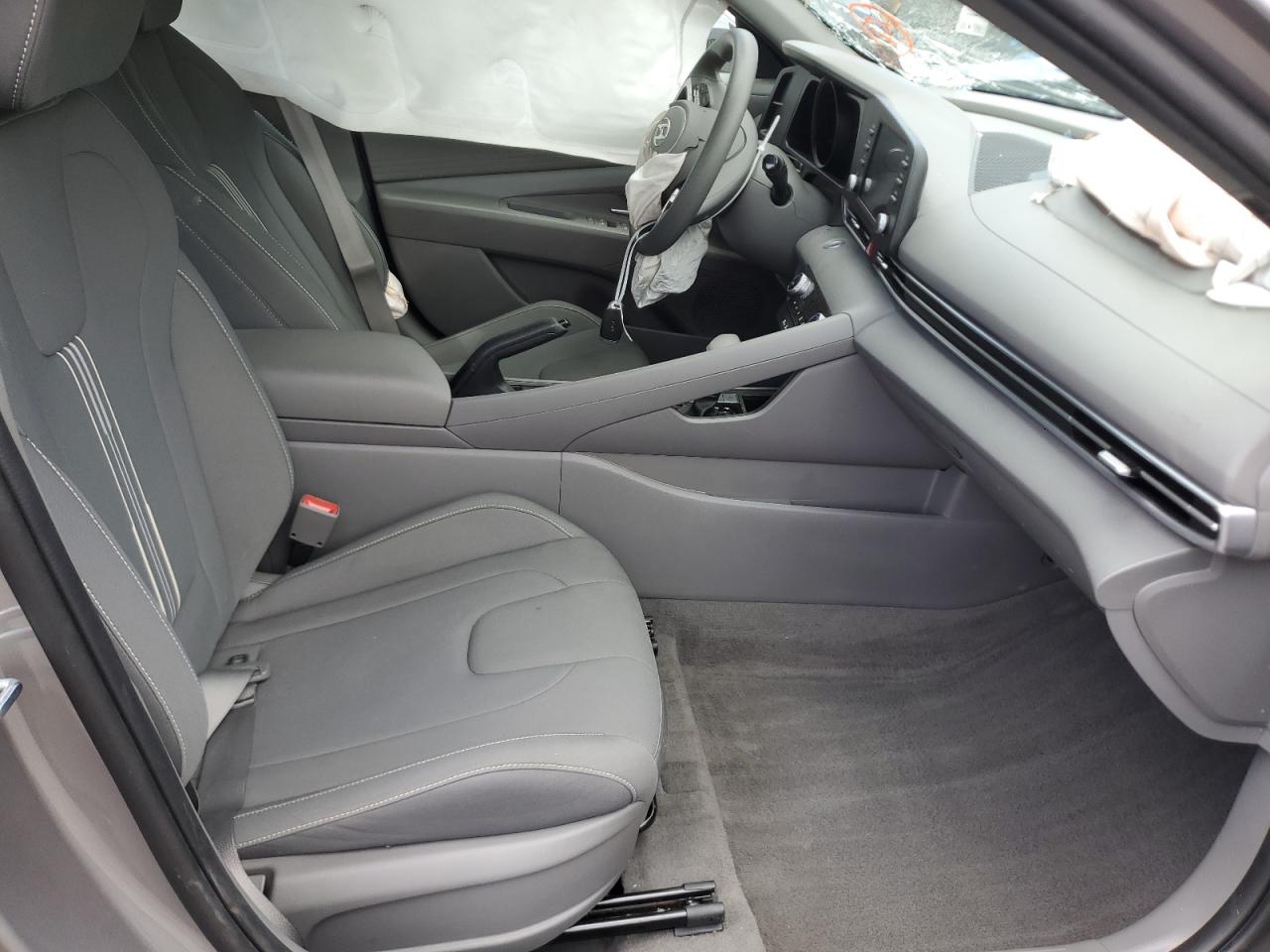 KMHLM4AG5NU365032 2022 Hyundai Elantra Sel