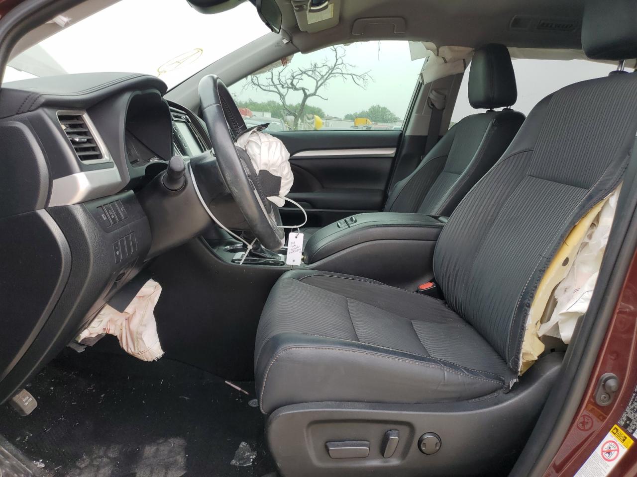 5TDZZRFH3KS365299 2019 Toyota Highlander Le