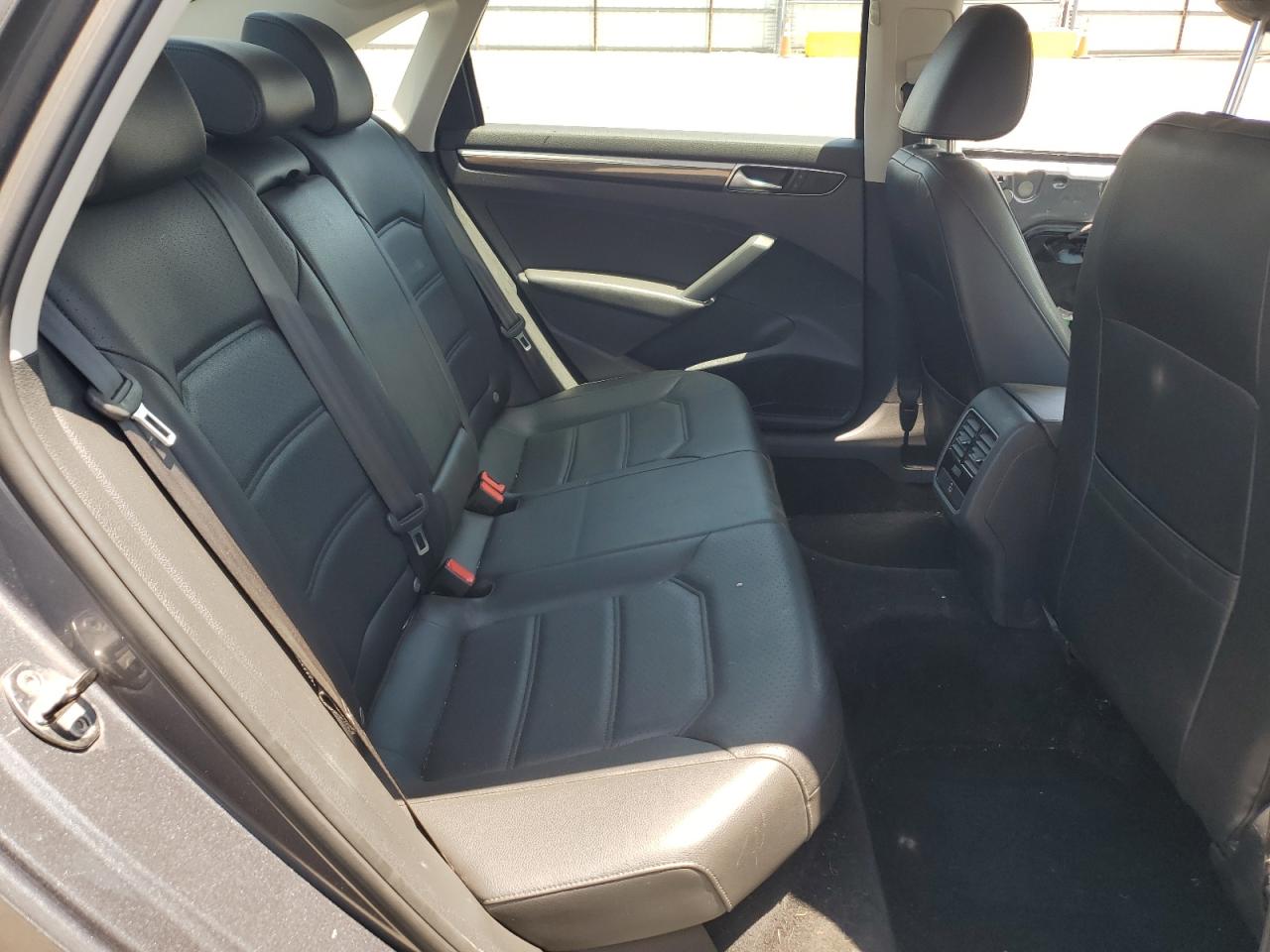 1VWBT7A34HC062848 2017 Volkswagen Passat Se