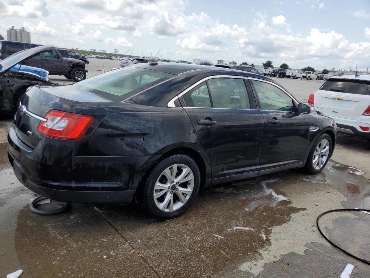 1FAHP2EW9BG164886 2011 Ford Taurus Sel