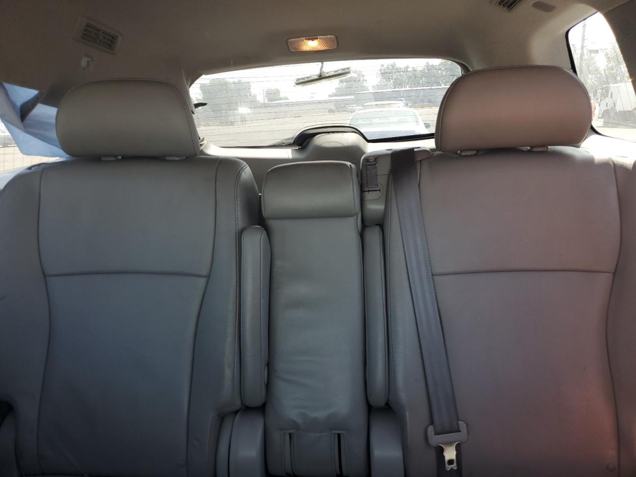 5TDZK3EH2BS046284 2011 Toyota Highlander Base