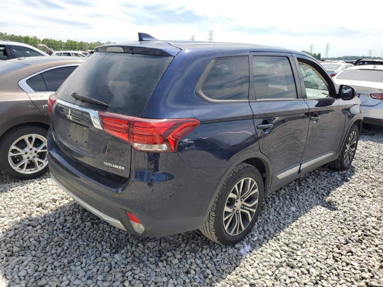 2018 Mitsubishi Outlander Es vin: JA4AD2A32JZ006564