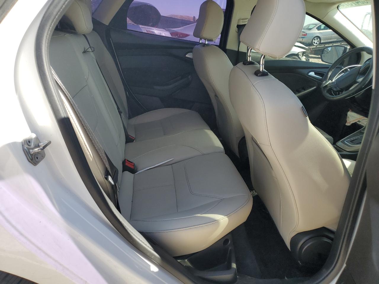 1FADP3N25HL272584 2017 Ford Focus Titanium