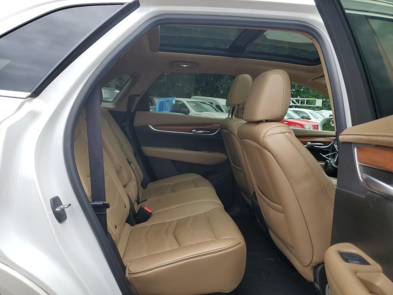 1GYKNFRS7HZ129520 2017 Cadillac Xt5 Platinum