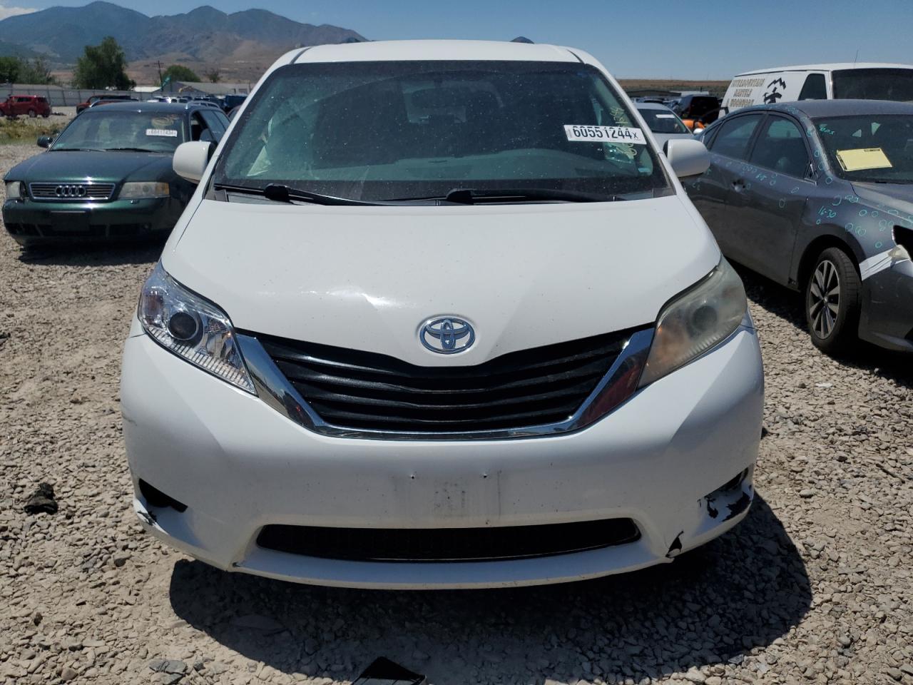 2015 Toyota Sienna Le vin: 5TDKK3DC1FS529312