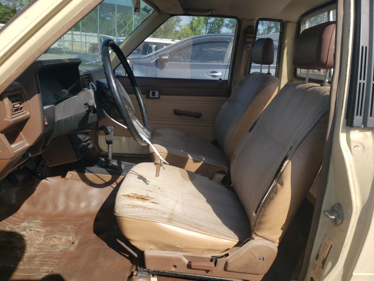 JT4RN56DXE0033093 1984 Toyota Pickup Xtracab Rn56 Dlx