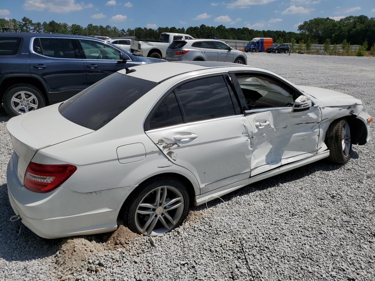 2013 Mercedes-Benz C 250 vin: WDDGF4HB5DA854143