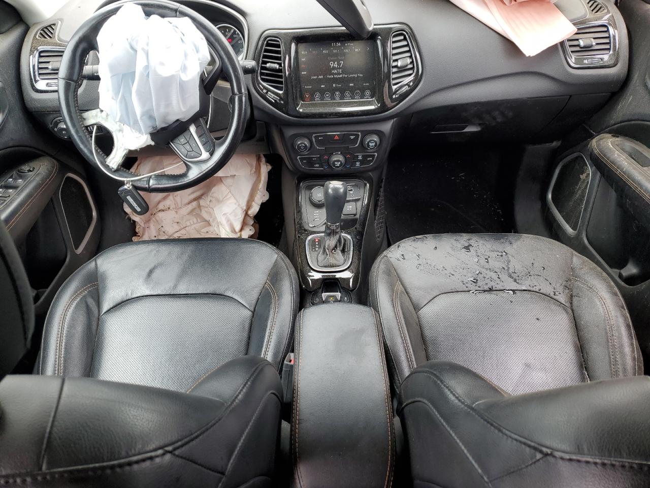 3C4NJDCB8KT826933 2019 Jeep Compass Limited