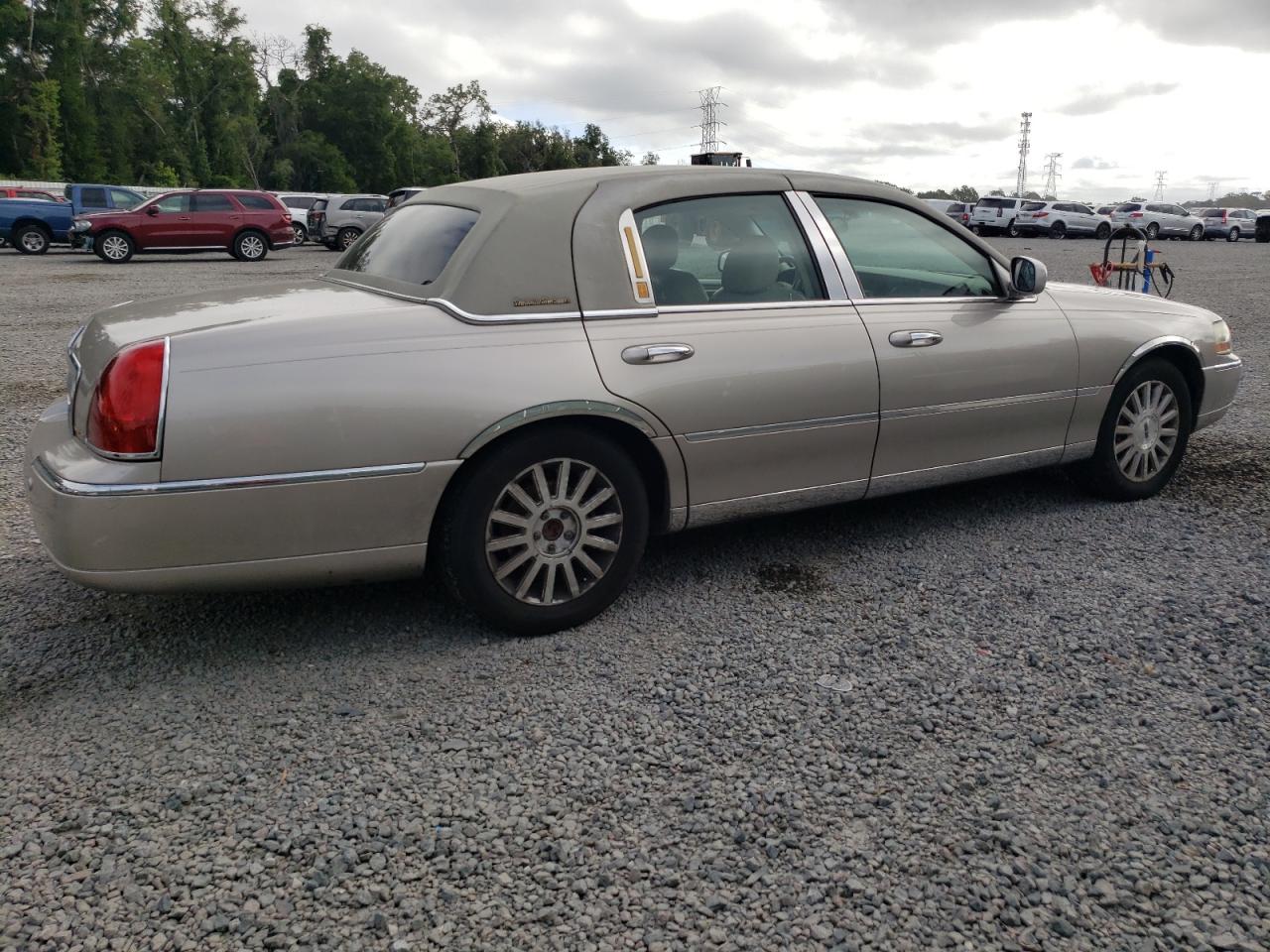 1LNHM81W43Y678552 2003 Lincoln Town Car Executive