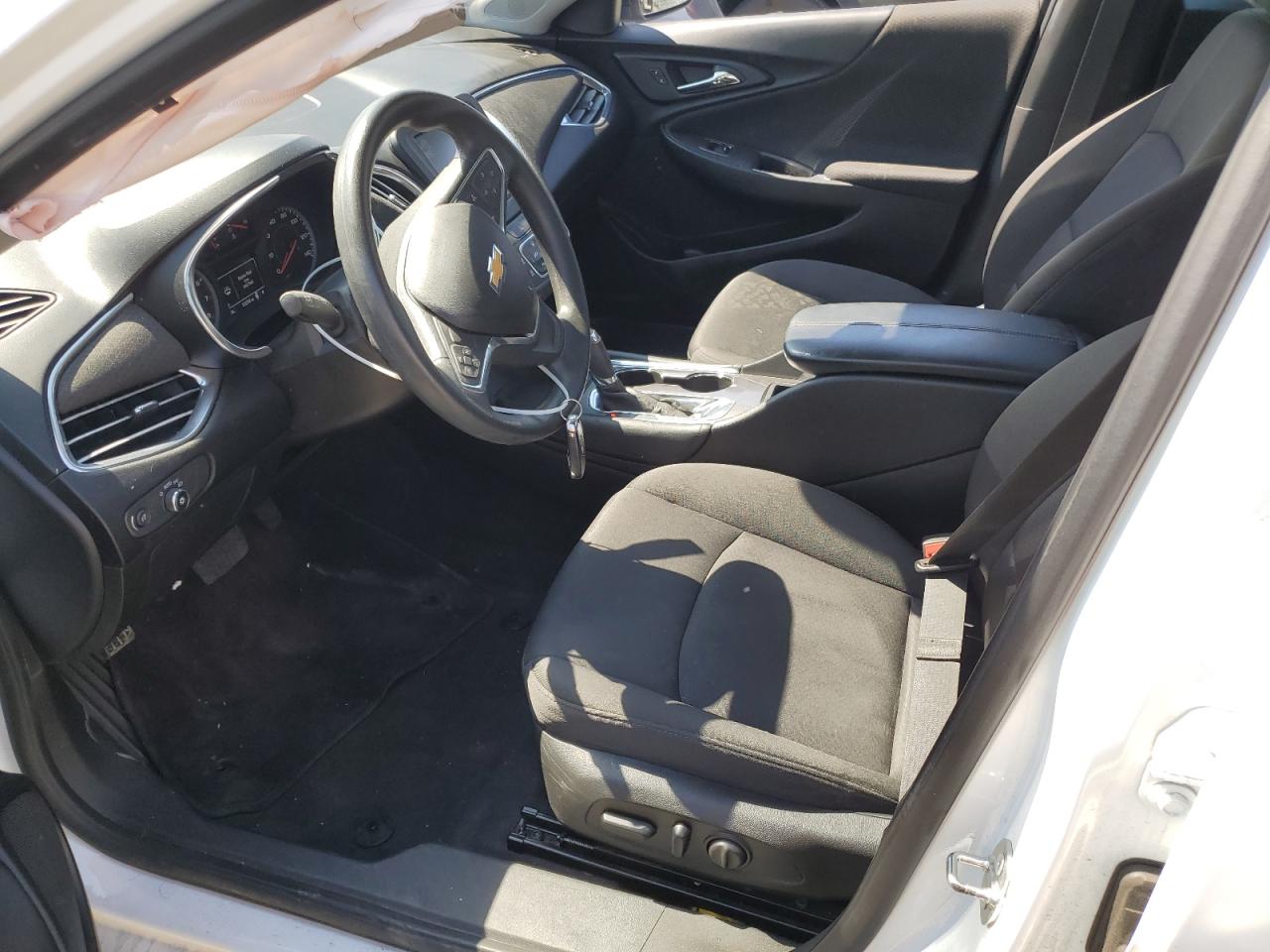 1G1ZD5ST3JF245589 2018 Chevrolet Malibu Lt