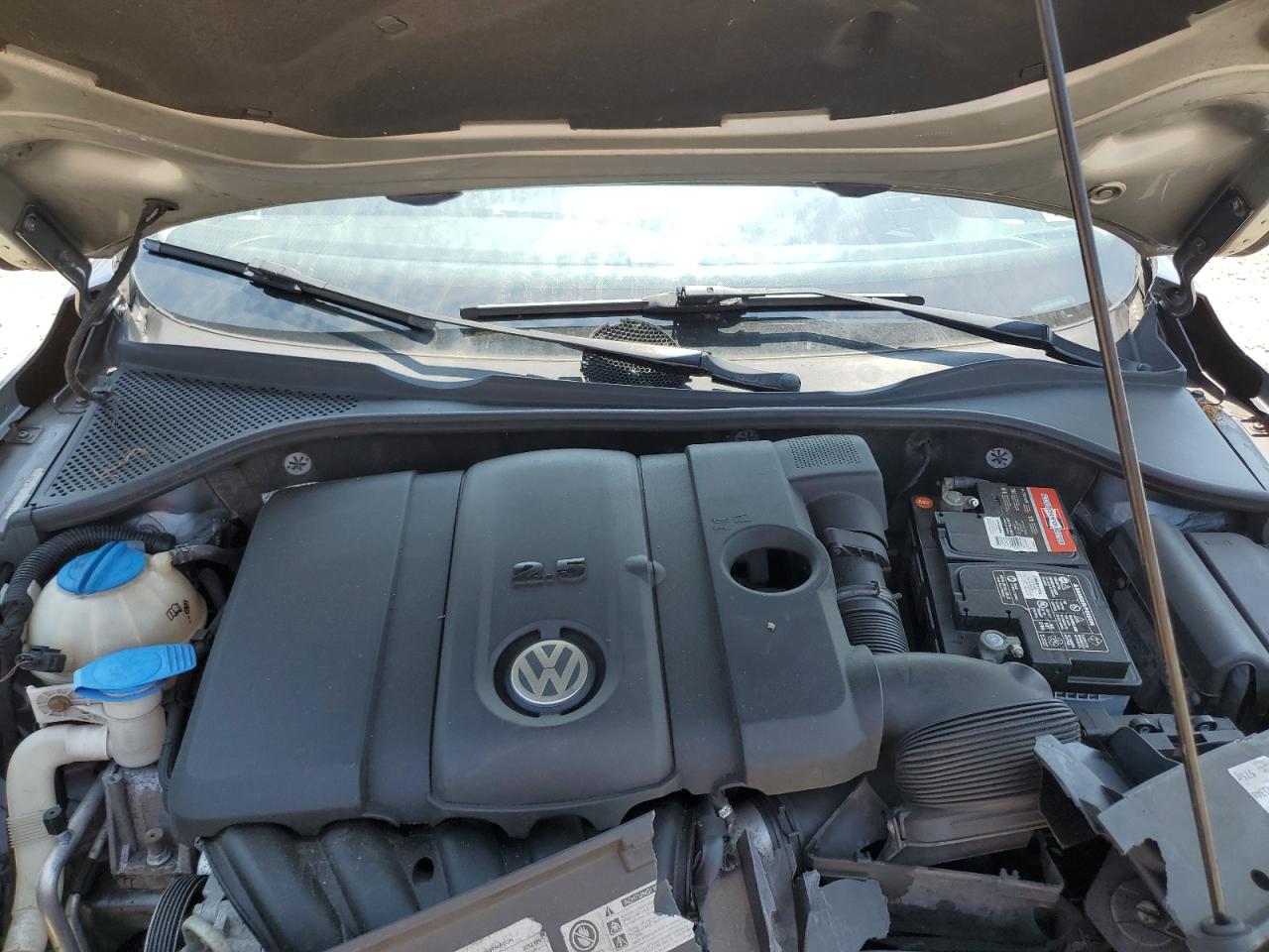 1VWBP7A35DC009283 2013 Volkswagen Passat Se