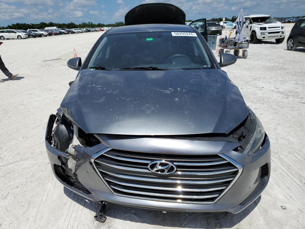 2018 Hyundai Elantra Se vin: 5NPD74LF8JH393724