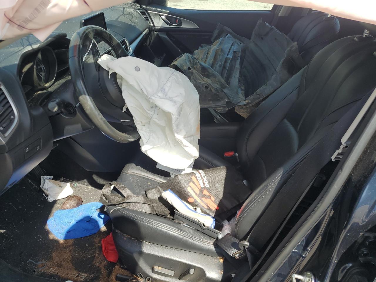 3MZBN1L35JM215293 2018 Mazda 3 Touring