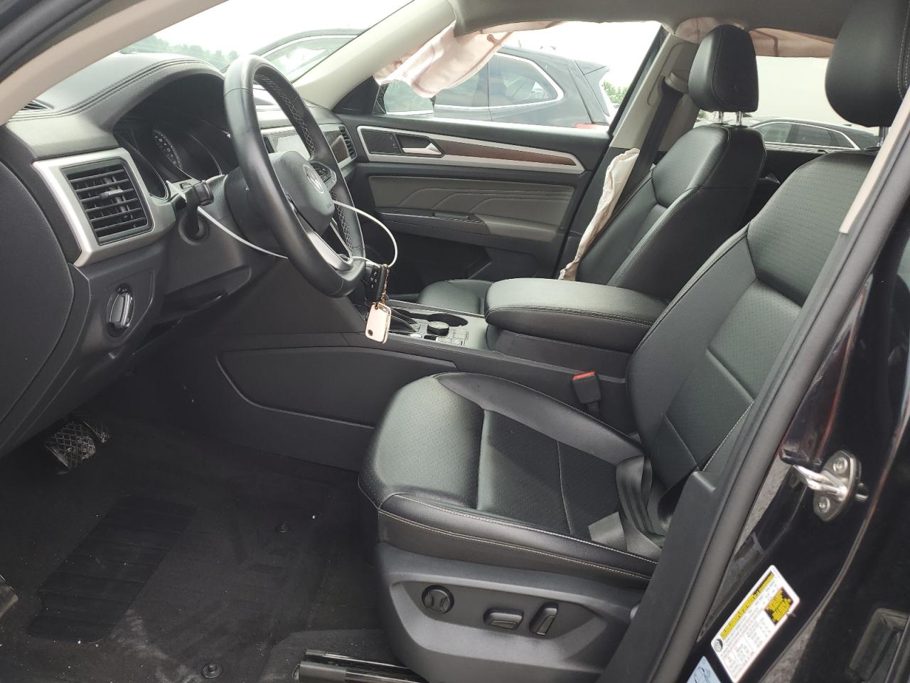 1V2HR2CA6MC605555 2021 Volkswagen Atlas Se