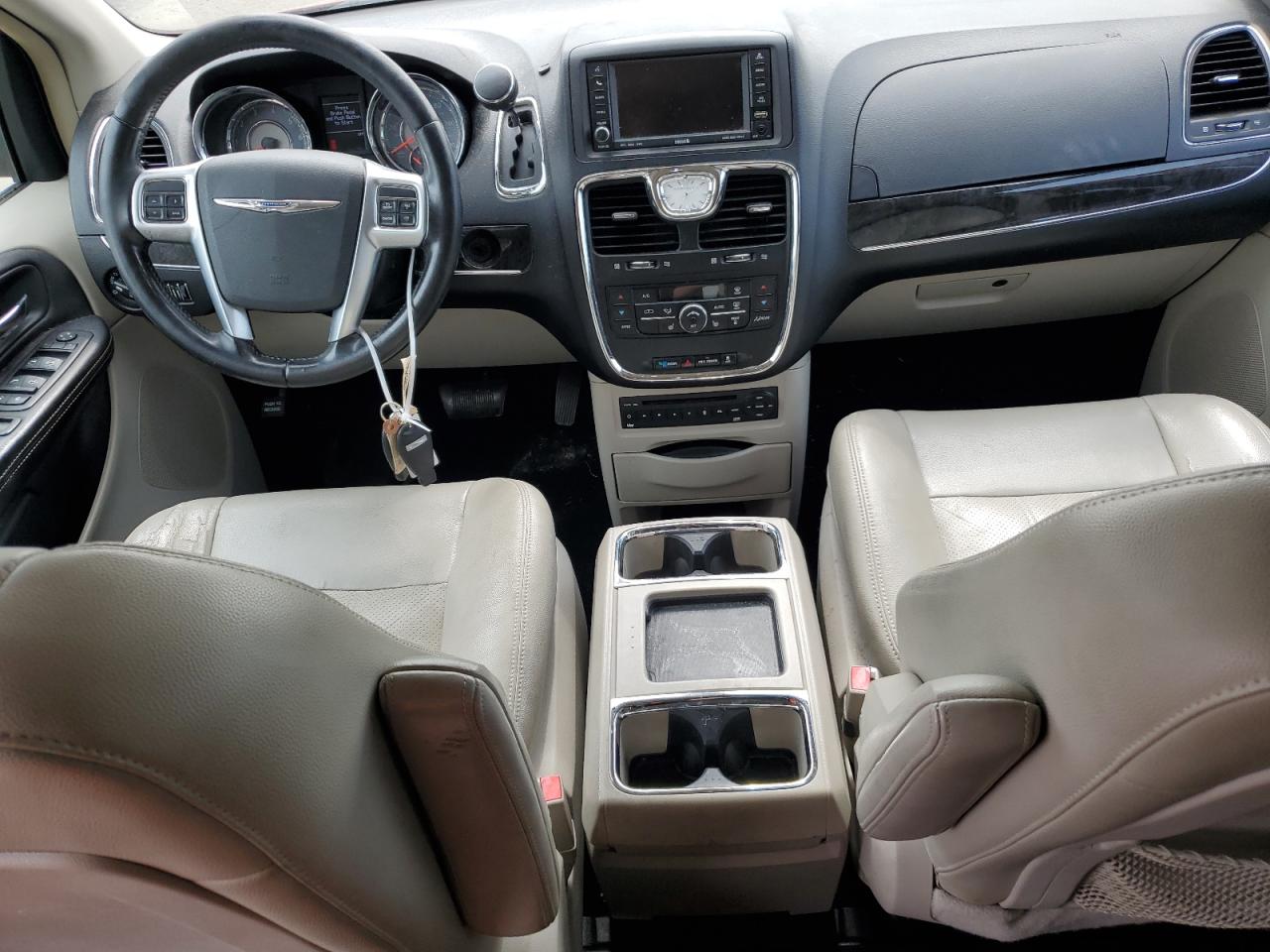 2A4RR8DG2BR749436 2011 Chrysler Town & Country Touring L