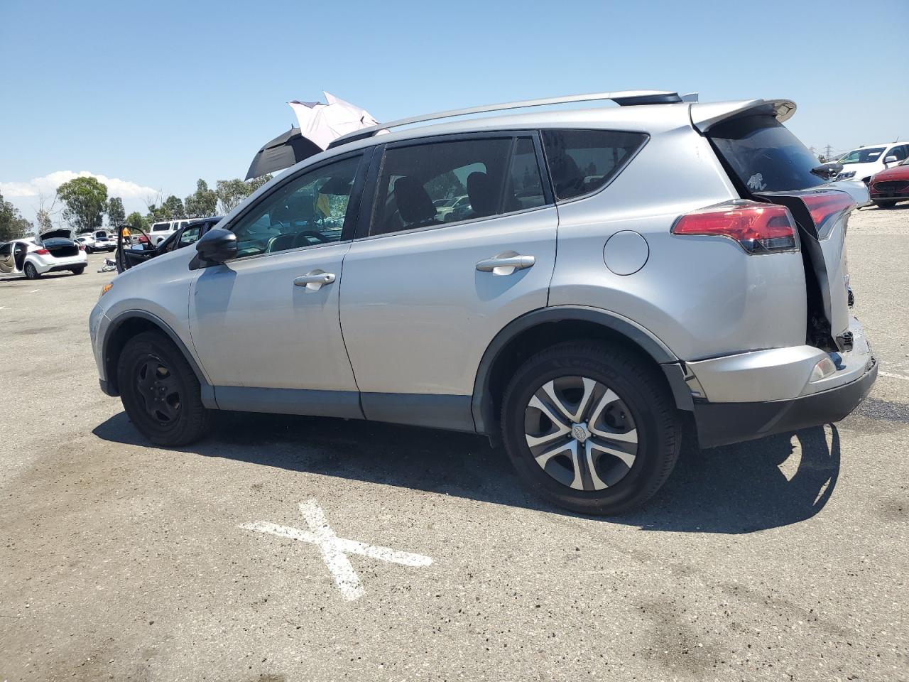 2T3ZFREV2HW361896 2017 Toyota Rav4 Le