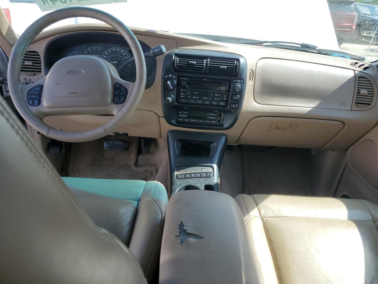 1FMZU74E1YZA20643 2000 Ford Explorer Eddie Bauer