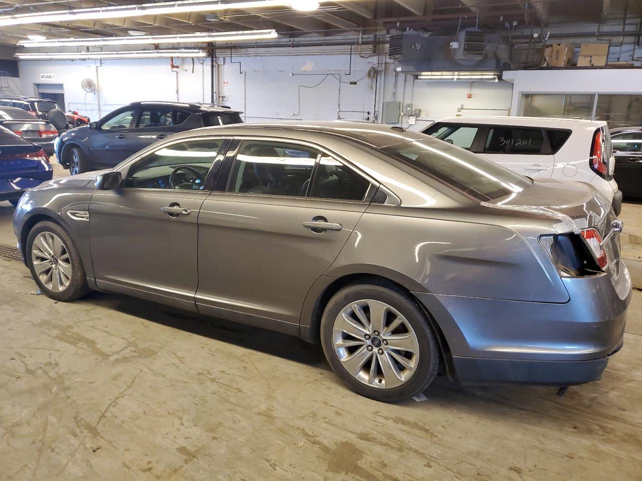 Lot #2733798542 2011 FORD TAURUS LIM