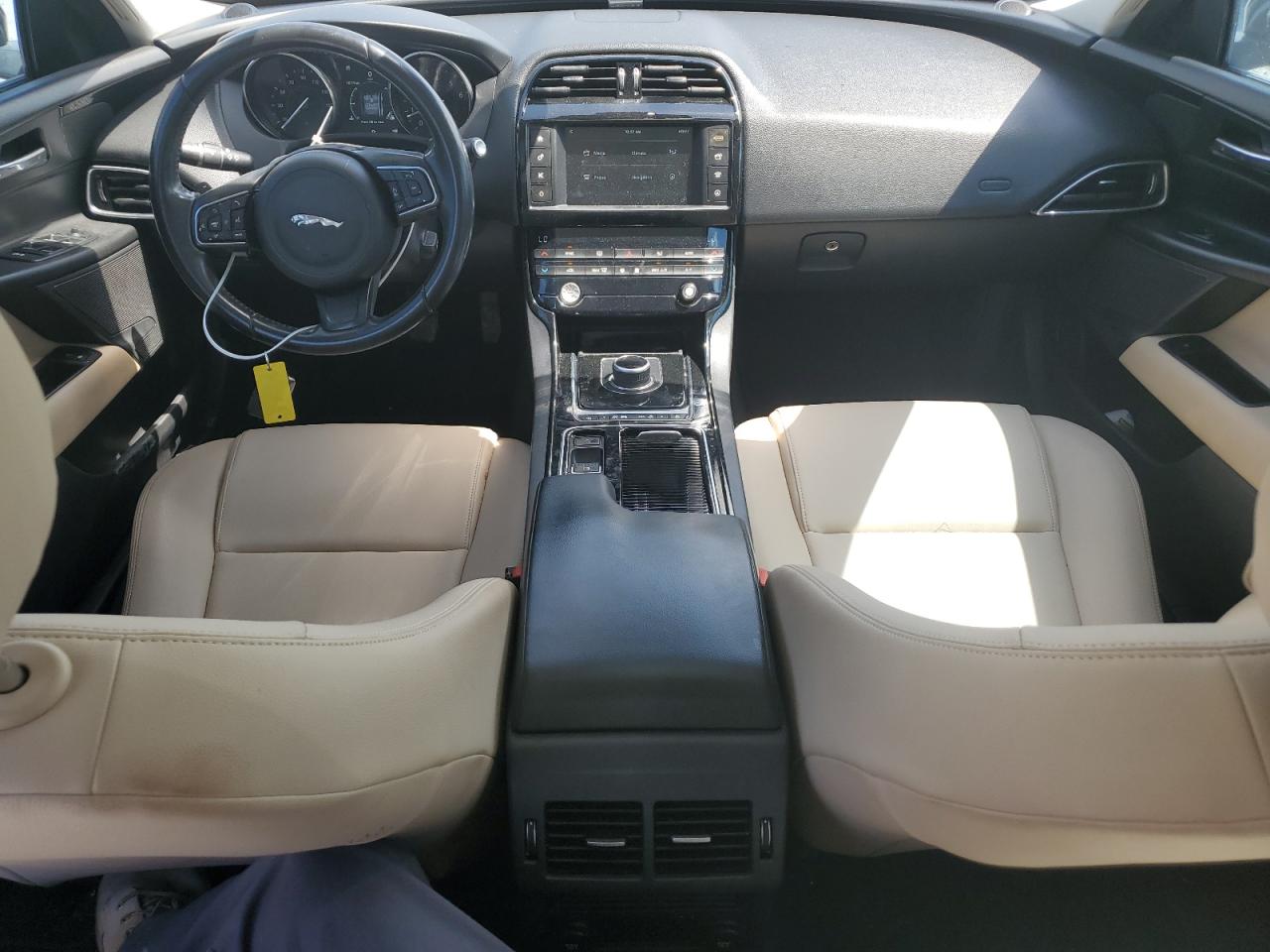 SAJAR4FX4JCP34261 2018 Jaguar Xe