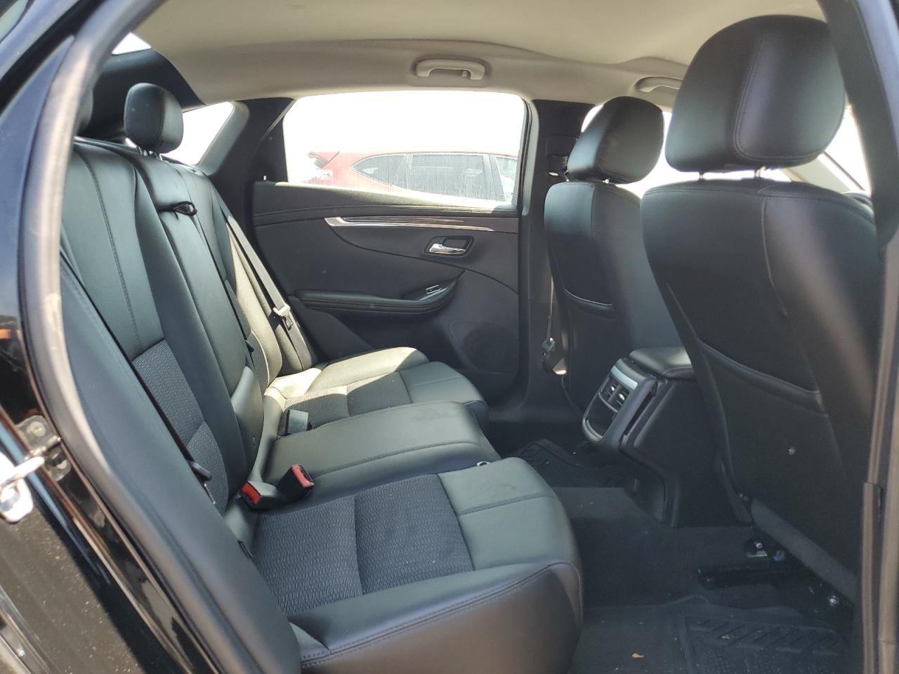 2G1105S30J9152630 2018 Chevrolet Impala Lt